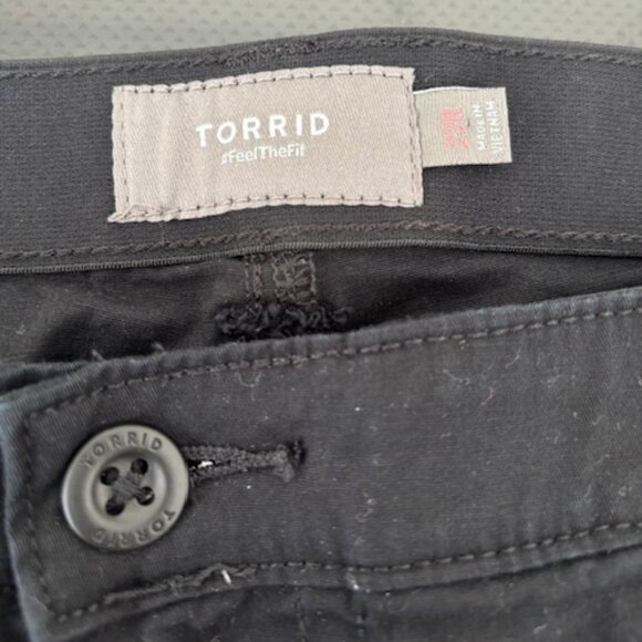 Torrid Flare Lightweight Twill Cargo High Rise Pant- size 22R - Picture 6 of 7